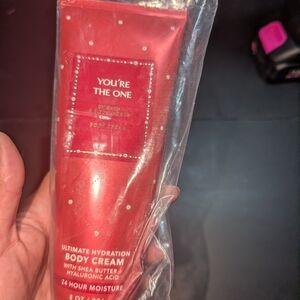 Bath & Body Works You're the One Ultimate Hydration Body Cream - Vibrant Red